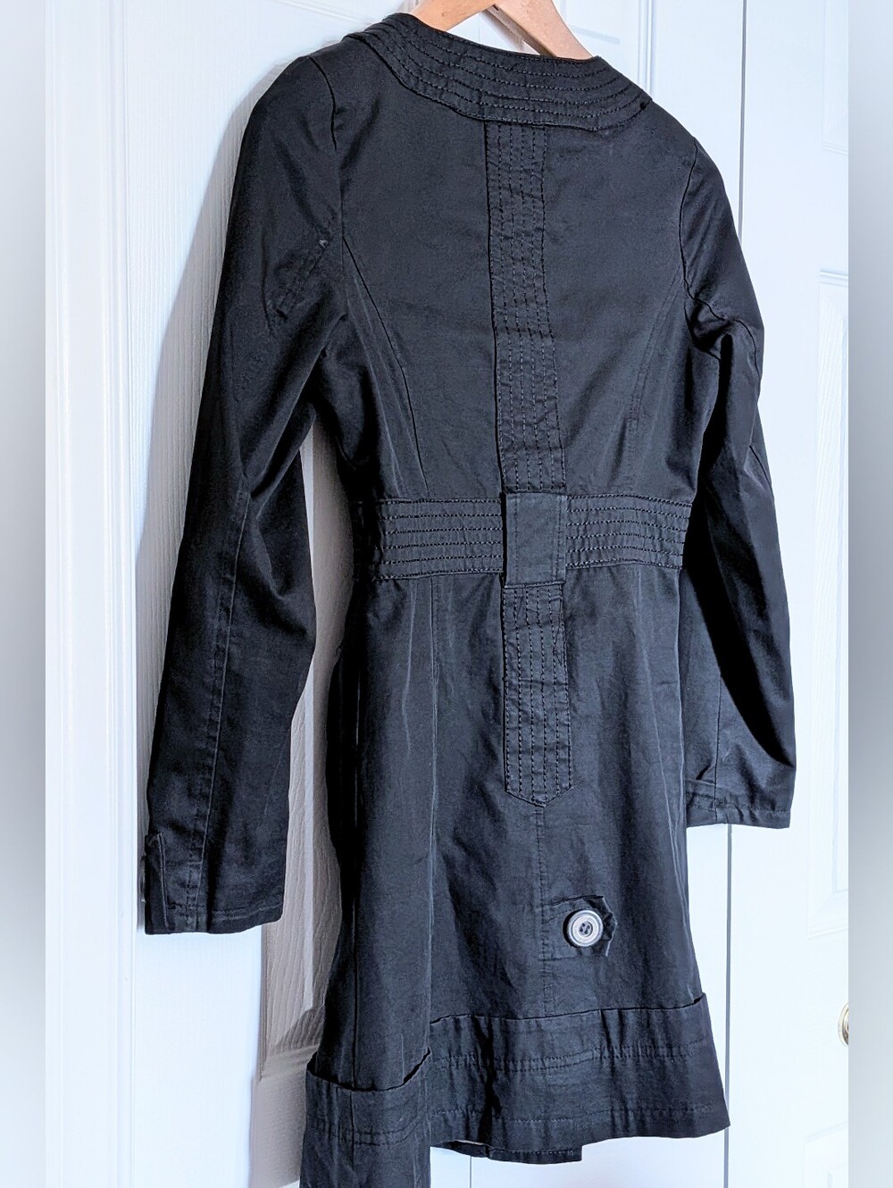 Black Fall Feminine Flattering Trench Coat. XS.